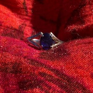Vintage 925 sterling silver ring with natural blue sapphire stone size 6.5